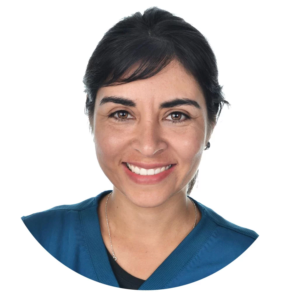mujer_hermosa_vanidosa_delantal_ortodoncista